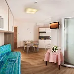 Aparthotel Beach Residence 4*