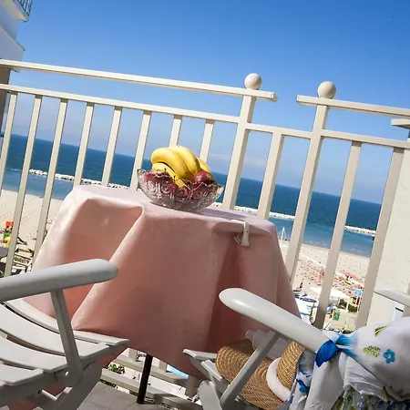 Апарт-отель Beach Residence 3*